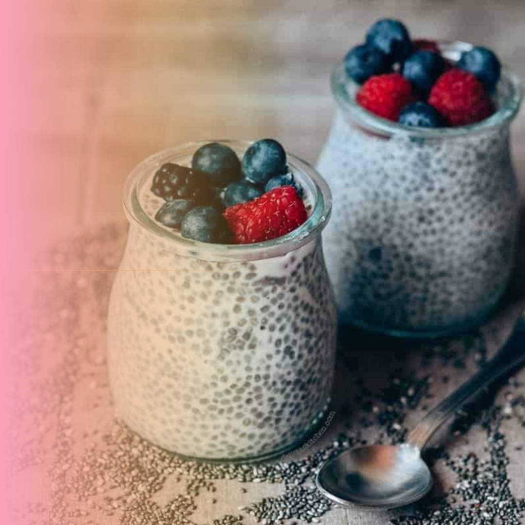 Chía Pudding proteico y "enfrutillado"